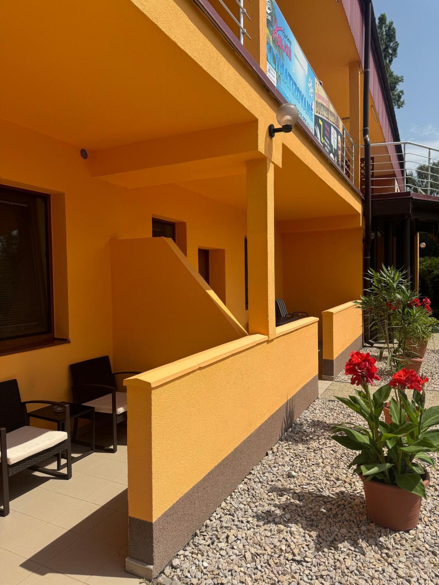 Apartmány Hawaii Patince Exteriér fotografie