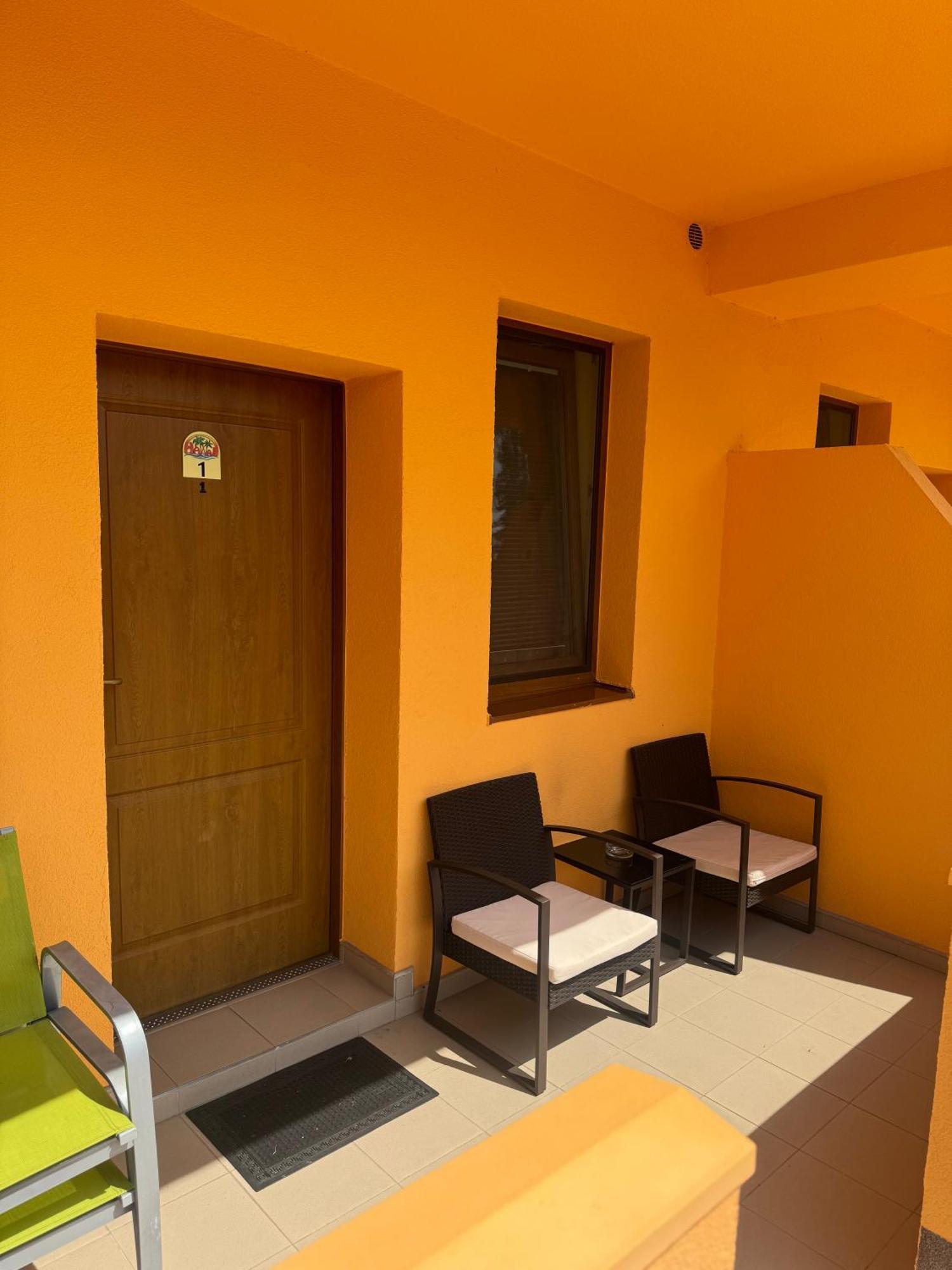 Apartmány Hawaii Patince Exteriér fotografie